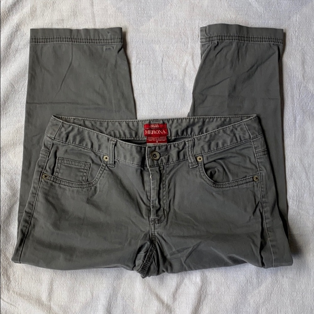 Women’s Gray Capris